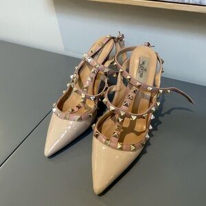 Valentino Garavani  Rockstud 5” heels patent leather NUDE color